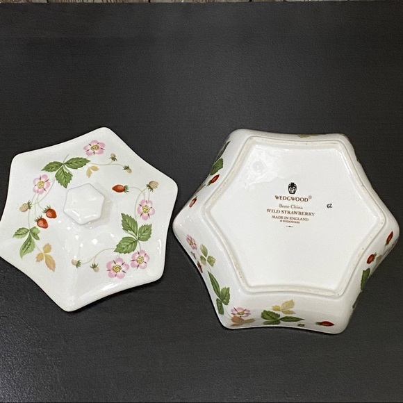 Vintage WEDGWOOD Wild Strawberry Trinket Box - Picture 5 of 9